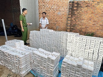 Đắk Lắk: Khởi tố đối tượng vận chuyển, tàng trữ 19.600 bao thuốc lá lậu